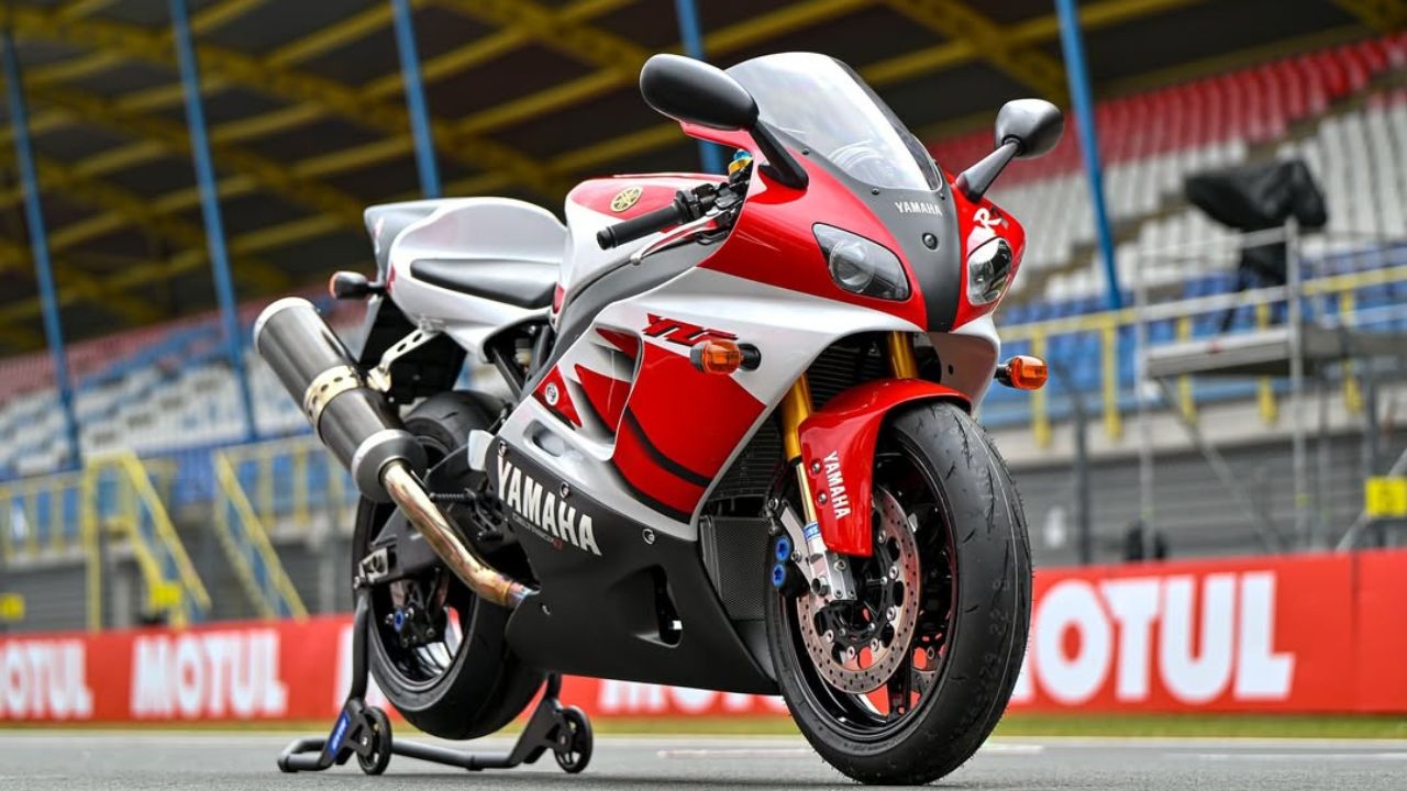 EKSKLUSIF! Livery Yamaha Spesial Perayaan 70 Tahun di MotoGP Assen 2025 3 Livery Yamaha 70 Tahun