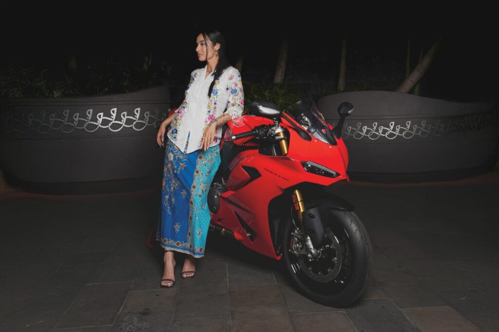 Gina Malagodi Lady Biker Indonesia yang Menginspirasi Melalui Ducati Panigale V2S