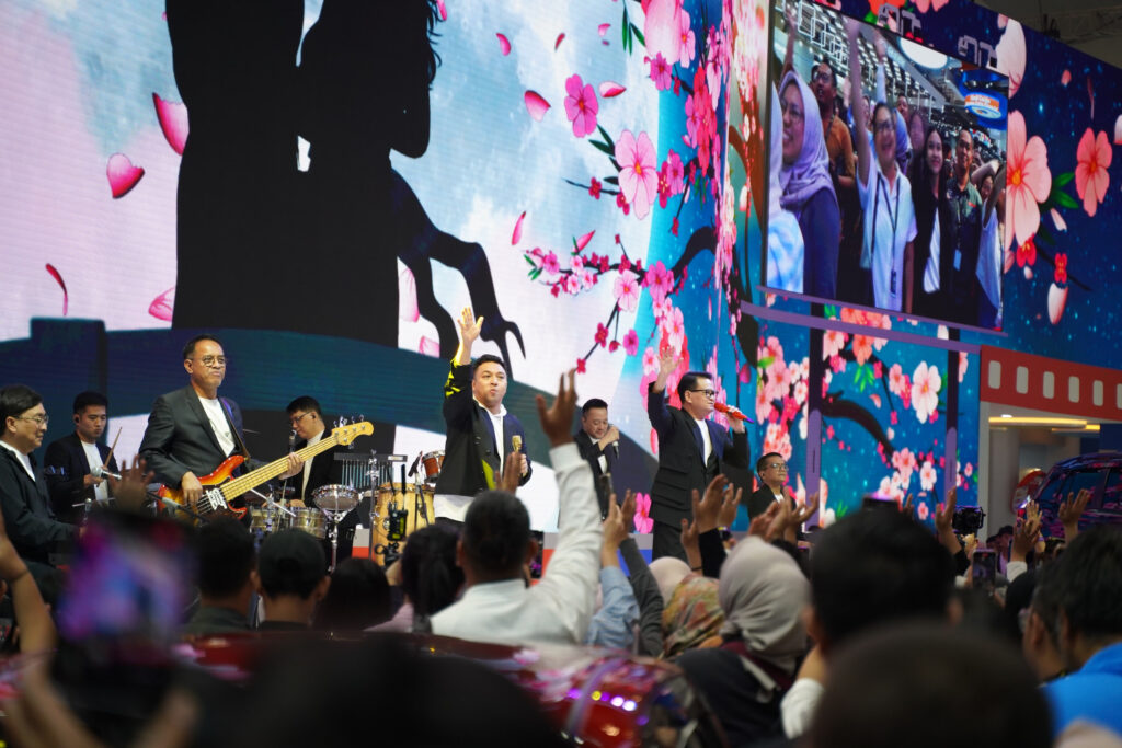 Akhir Pekan Ini Deretan Artis Meriahkan GIIAS 2025, Jangan Ketinggalan Beragam Hiburan Menarik Lainnya 2 Akhir Pekan Ini Deretan Artis Meriahkan GIIAS 2025, Jangan Ketinggalan Beragam Hiburan Menarik Lainnya