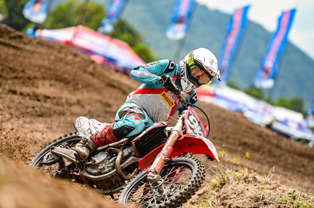 Aksi Arsenio Algifari di Kejurnas Motocross Indonesia 2025