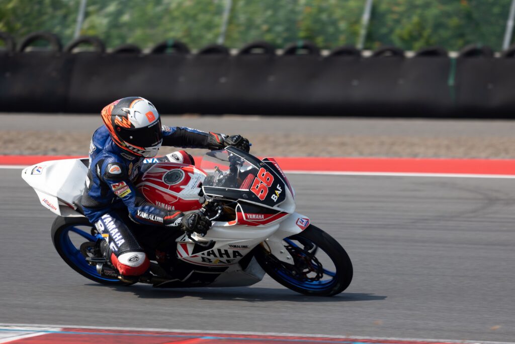 Aksi Galang Hendra Pratama di Seri 2 Mandalika Racing Series 2025