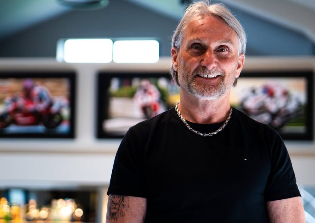 Carl Fogarty Kritik Aturan MotoGP 2025: Regulasi Tekanan Ban Jadi Kontroversi Panas di Ceko