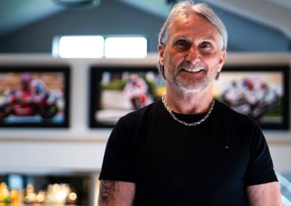 Carl Fogarty Kritik Aturan MotoGP 2025: Regulasi Tekanan Ban Jadi Kontroversi Panas di Ceko