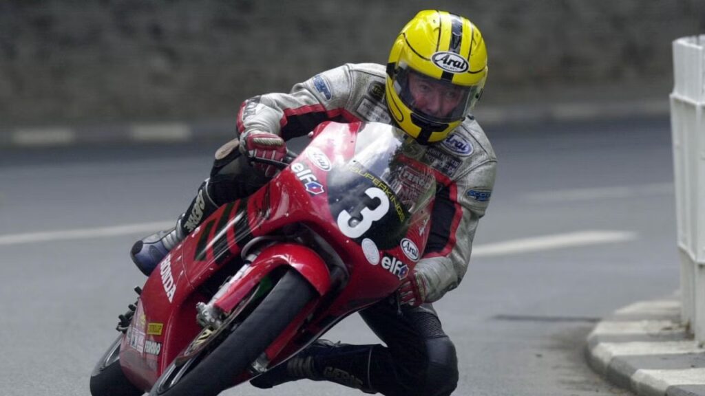 Helm Arai Edisi Terbatas RX-7V Evo Joey Dunlop