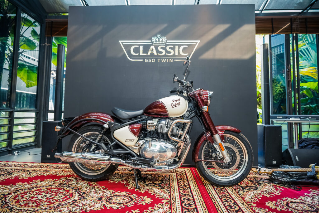 Peluncuran Royal Enfield Classic 650 di Indonesia: Menggandakan Pesona Motor Klasik Legendaris! 4 Peluncuran Royal Enfield Classic 650 di Indonesia - Vallam Red
