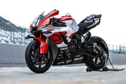 Yamaha R1 Suzuka 8 Hours dengan Livery Penghormatan untuk YZF-R7 Legendaris