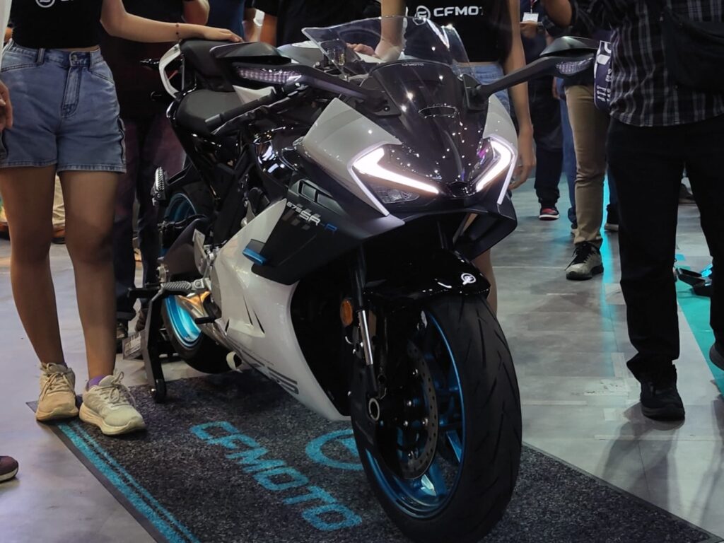 Spesifikasi CFMoto 675SR-R