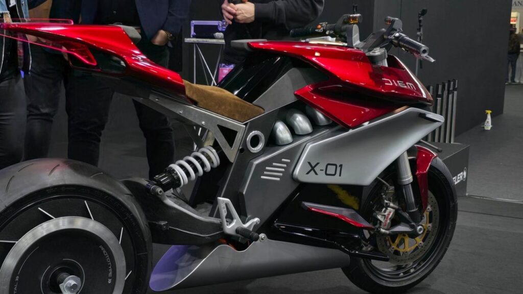 X-01: Konsep Motor Listrik Terbaru dengan Desain Futuristik, Teknologinya Gak 'Kaleng-Kaleng' Lo... 2 Diem X-01: Konsep Motor Listrik Terbaru dengan Desain Futuristik