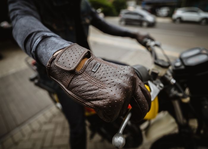 Mencegah Kapalan Karena Sering Naik Motor, Waspadai 5 Faktor Ini