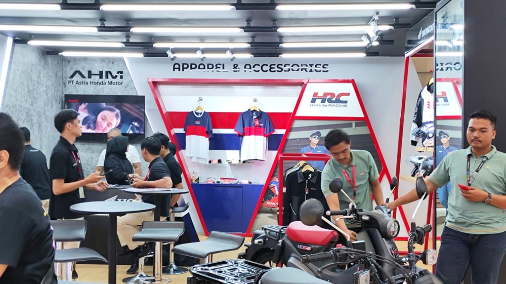Aksesori dan Apparel di Booth Honda IMOS 2025