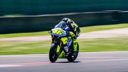 Baju Balap Soleluna Vale46 Anniversario Edisi Khusus Milik Rossi Akan Dilelang