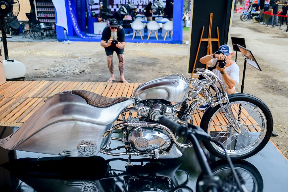 Royal Enfield Hadir di Custom War 2025 Meluncurkan Motor Kustom Groove FT 450