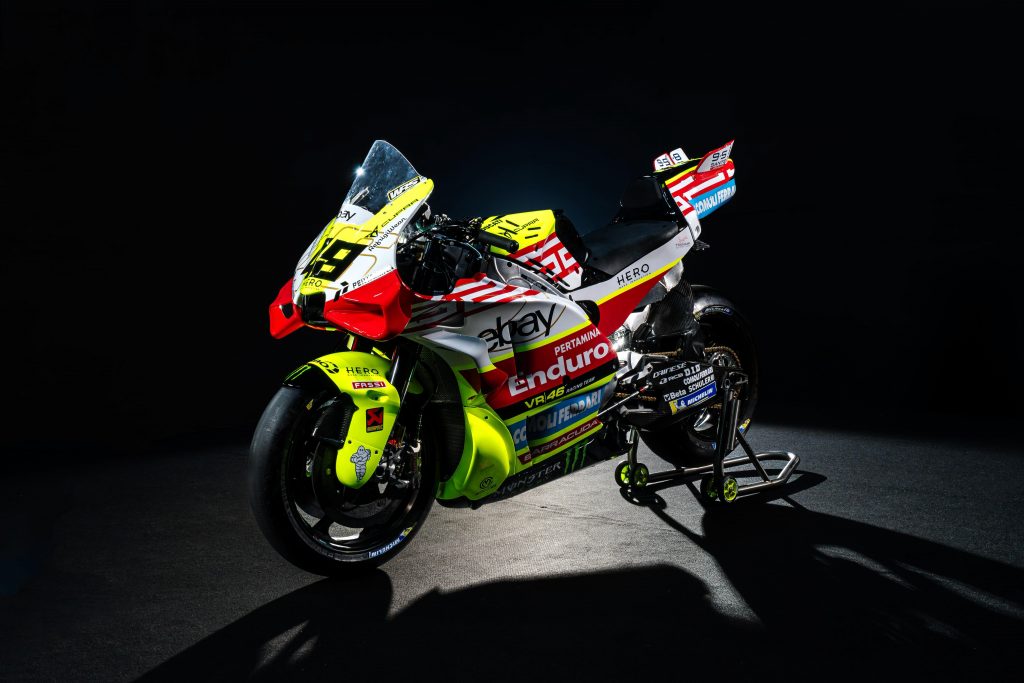 Desain batik dan merah putih pada Livery Pertamina Enduro VR46 Racing Team baru
