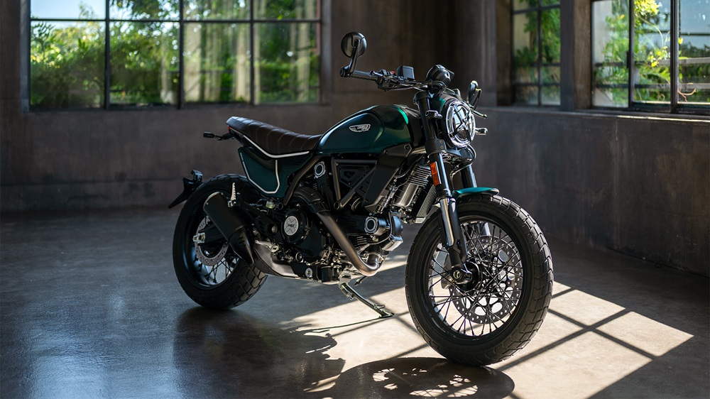 Ducati Scrambler Nightshift 2026 Tampil Elegan dengan Livery Emerald Green Gaya Retro