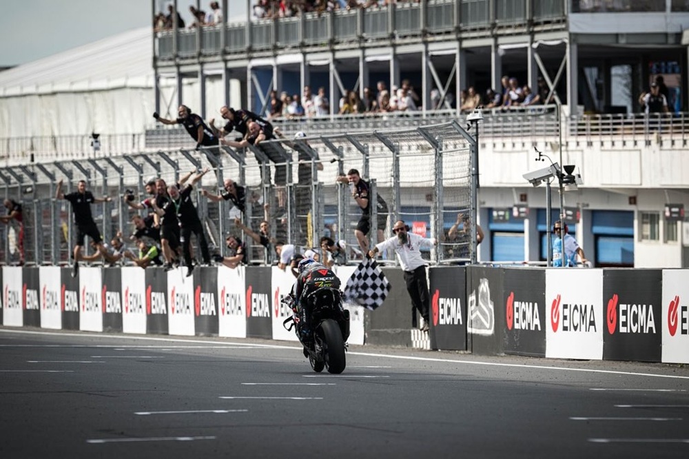 Hasil Race 1 WorldSBK Estoril 2025: Toprak Razgatlioglu Raih Kemenangan Ke-20 Walau Sempat Bendera Merah Berkibar