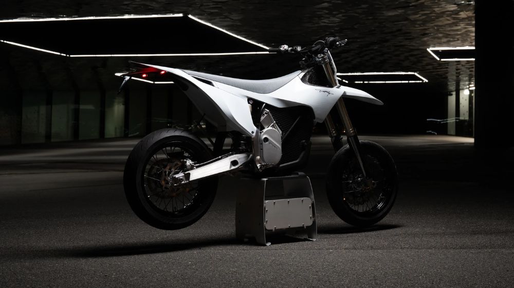 Supermoto yang legal di jalan raya Eropa, Australia, Selandia Baru dan Amerika Serikat
