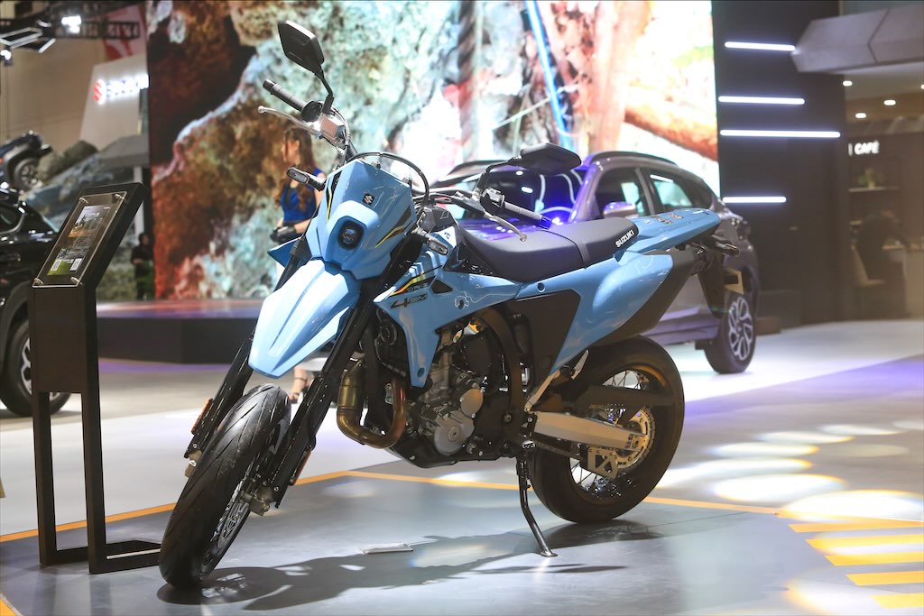 Suzuki DR-Z4SM di IIMS 2026 Menjadi Primadona Baru Pecinta Supermoto Indonesia