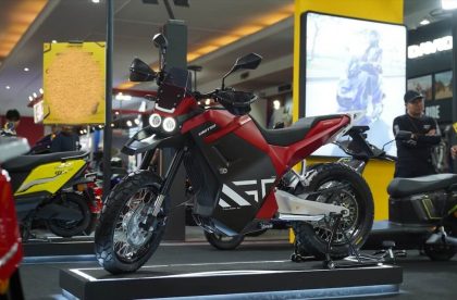 United RX6000 Meluncur di IIMS 2026 Jadi Motor Listrik Pertama yang Bisa Isi Daya di SPKLU